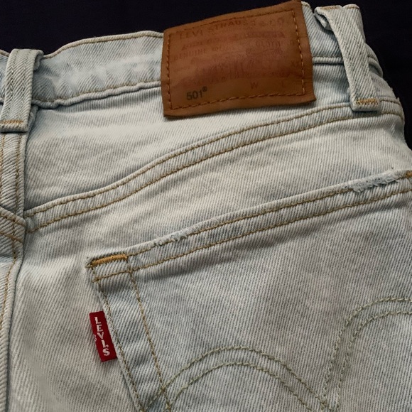 Levi’s 501 Original Crop Jeans - Picture 4 of 6